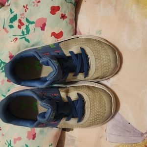 Size 11 under armour kids shoes